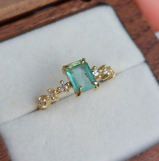 Esmerelda - 7x5mm Colombian emerald set in 9ct yellow gold (Size O)