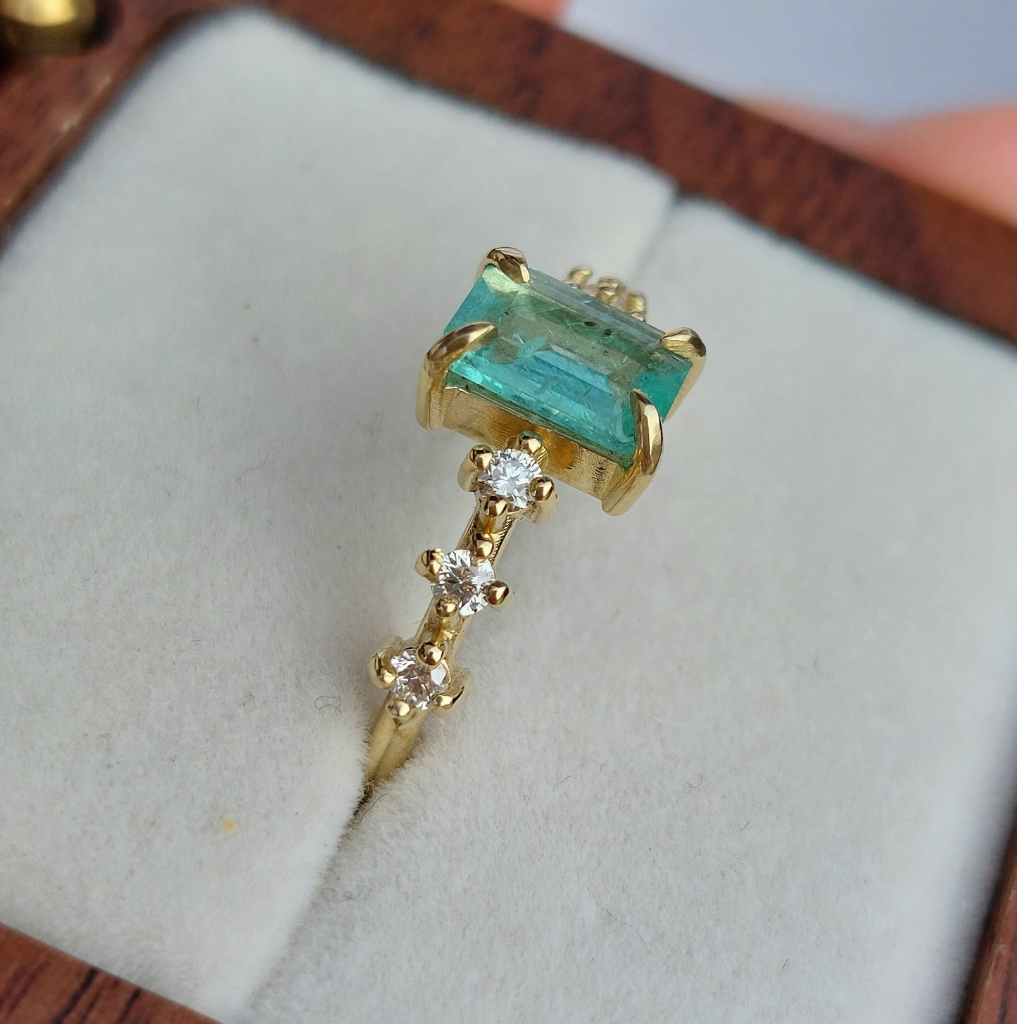 Esmerelda - 7x5mm Colombian emerald set in 9ct yellow gold (Size O)