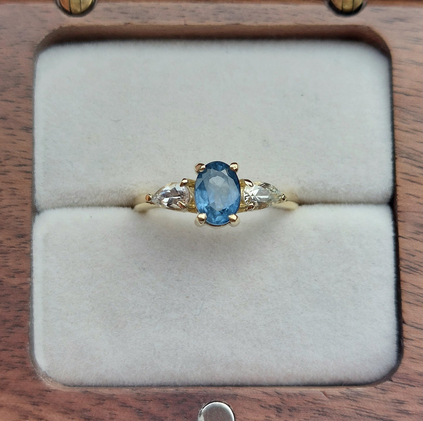 Elizabeth - yellow gold with sapphires