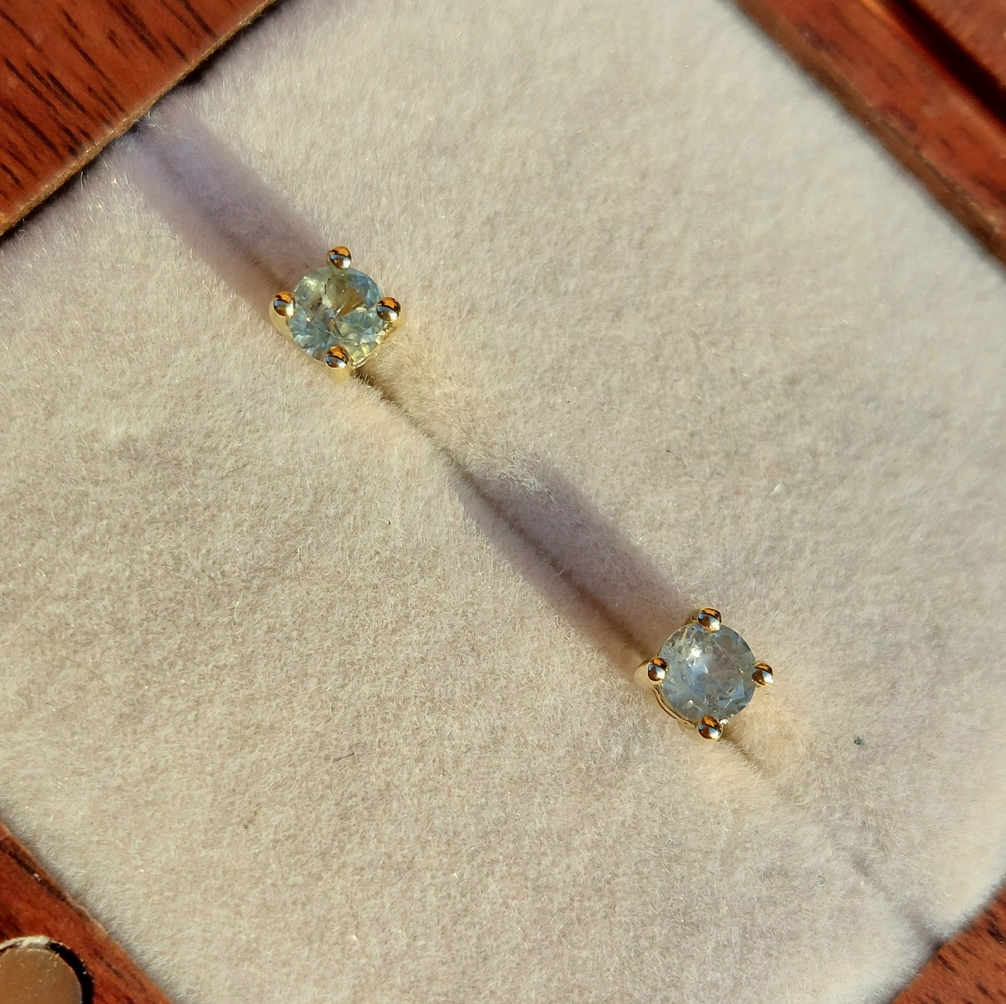 4mm Montana stud earrings in 9ct yellow gold