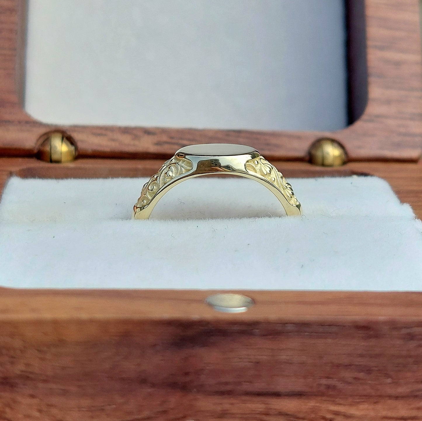 Violet - Yellow Gold