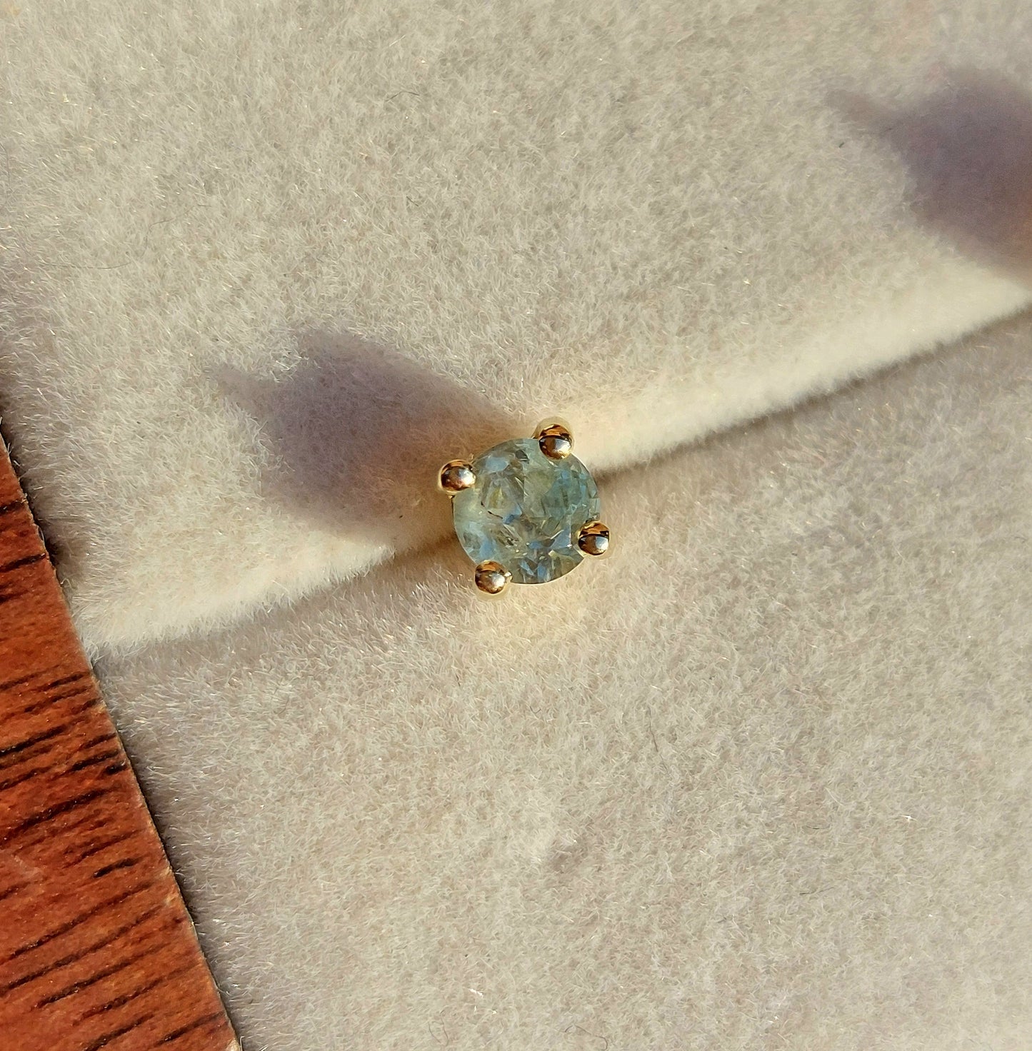 4mm Montana stud earrings in 9ct yellow gold