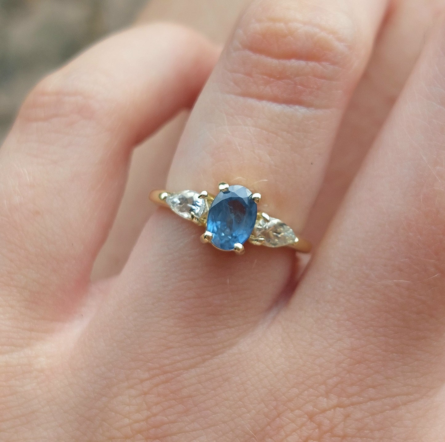 Elizabeth - yellow gold with sapphires